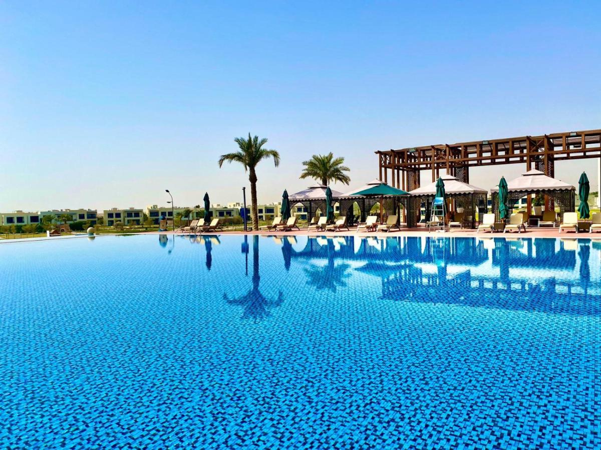 Retaj Salwa Resort & Spa Ντόχα Εξωτερικό φωτογραφία The swimming pool at the clubhouse