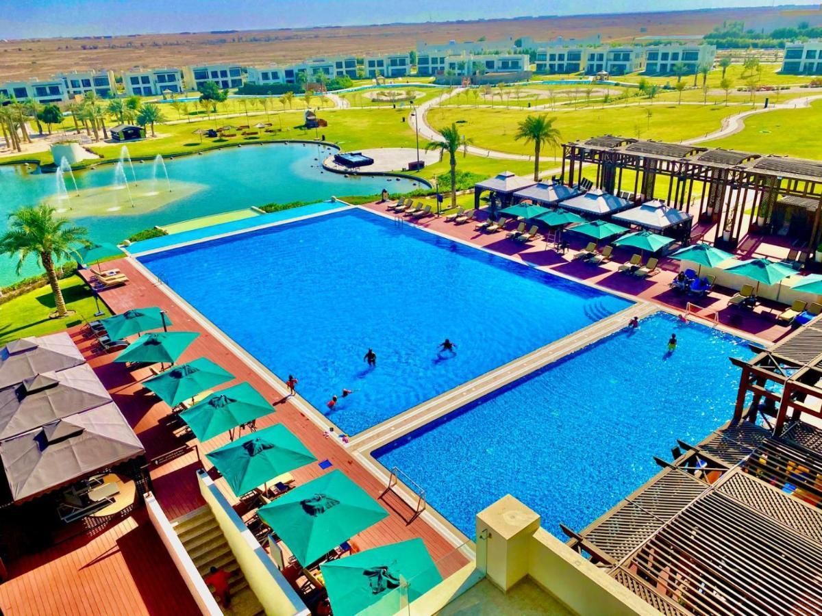Retaj Salwa Resort & Spa Ντόχα Εξωτερικό φωτογραφία The pool at the Al-Jazair Resort