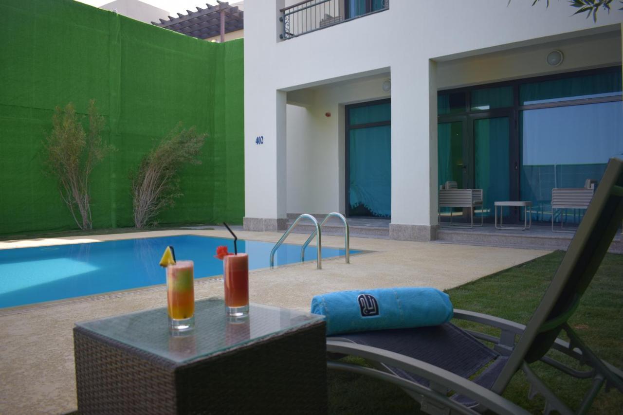 Retaj Salwa Resort & Spa Ντόχα Εξωτερικό φωτογραφία The swimming pool at the hotel