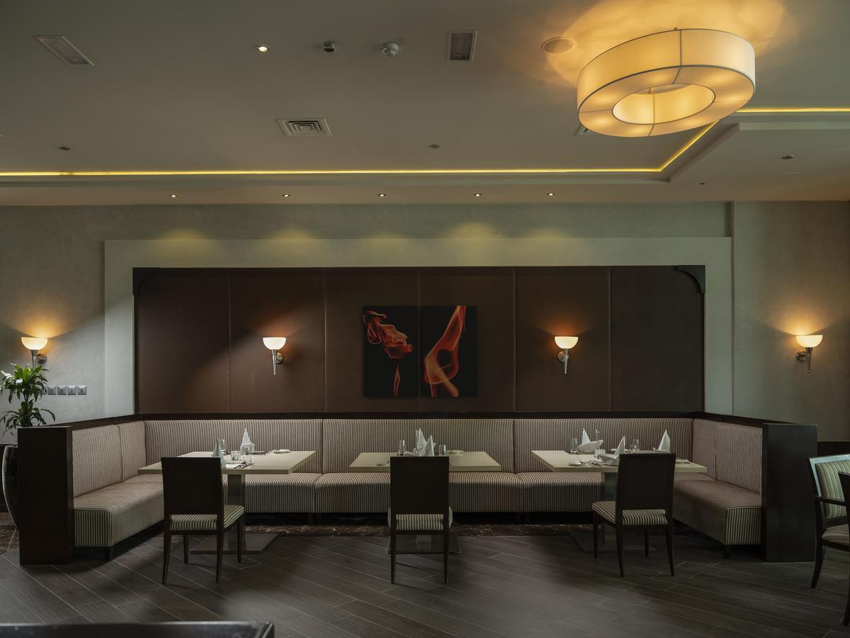 Retaj Salwa Resort & Spa Ντόχα Εξωτερικό φωτογραφία The interior of the restaurant